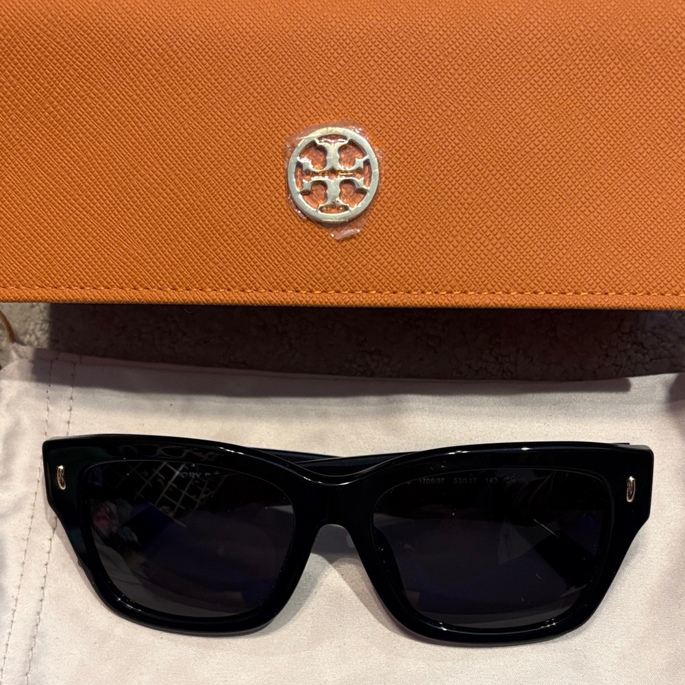 Tory Burch Glossy Black Rectangular Sunglasses wi… - image 5